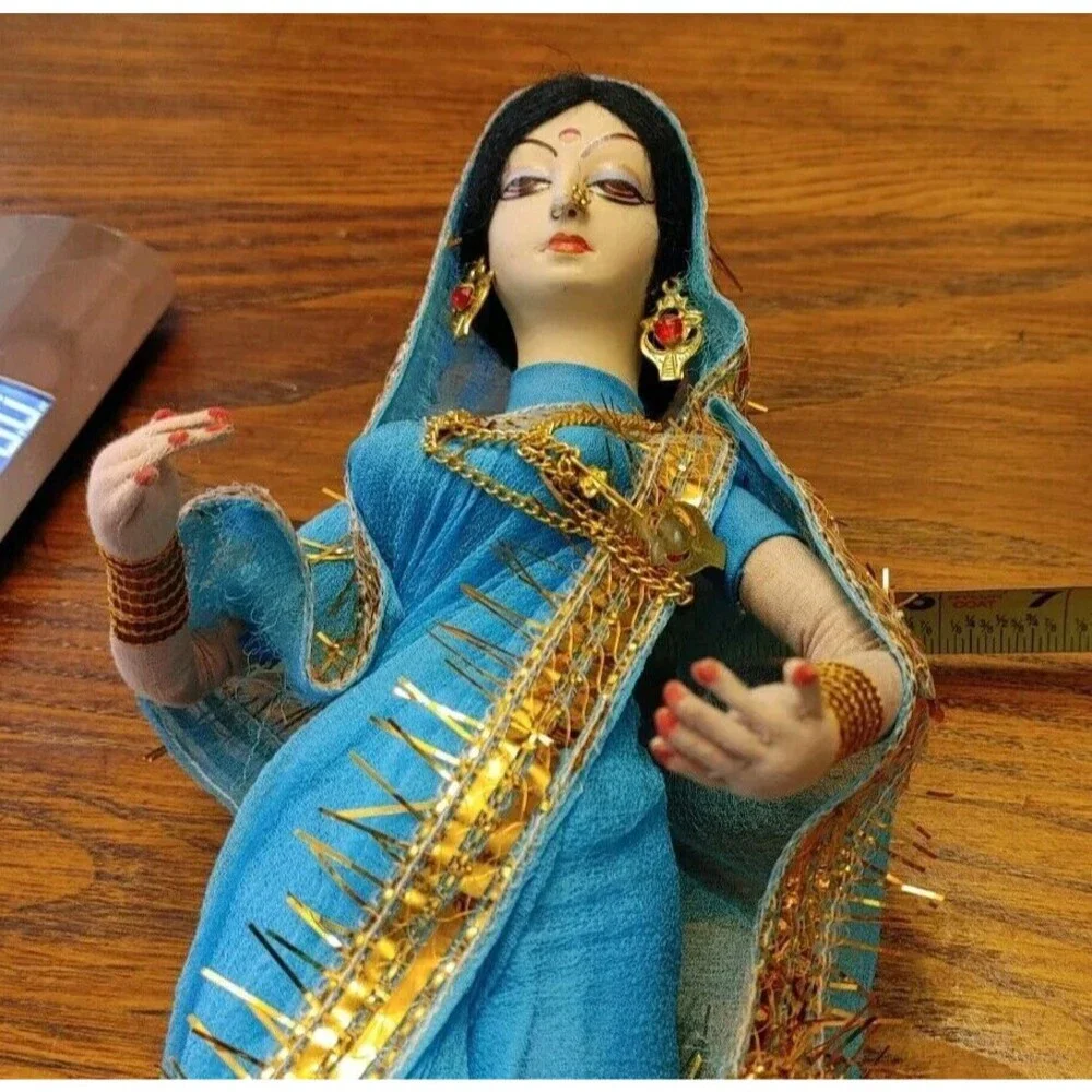 VTG Beautiful Details Handmade Indian Woman Saree Traditional Wearing Doll
